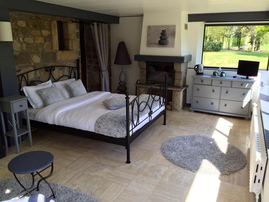 Le Petit Moulin Du Rouvre Hotel Saint-Pierre-de-Plesguen Room photo